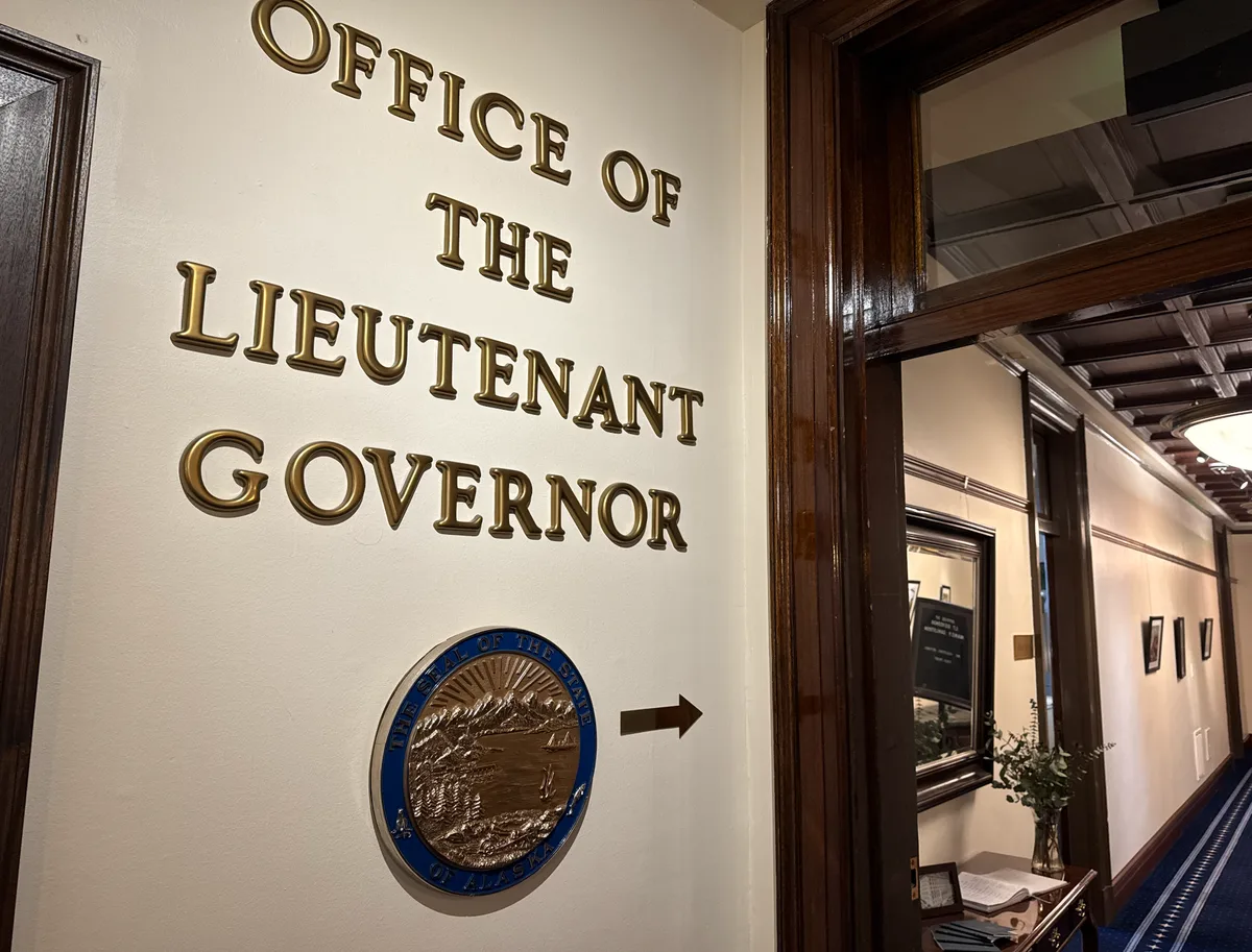 For Alaska’s gubernatorial candidates, a sprint to find running mates